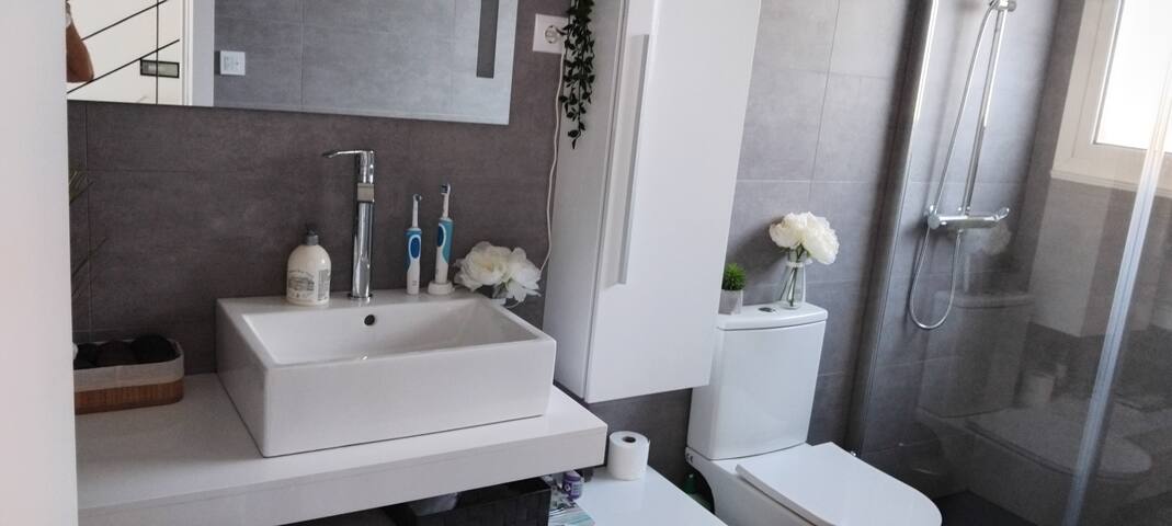 tropical gallery image 4