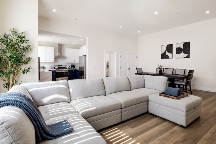 Modern Desert Retreat Near Palm Springs - Desert Hot Springs, CA