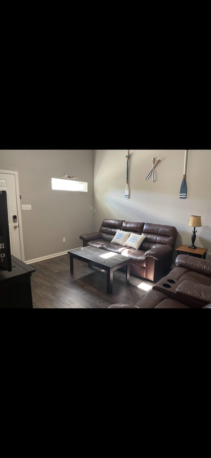 Bunkhouse | Sleeps 12+
9 Beds - Arkansas