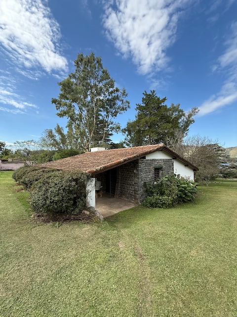 Anuncio de Airbnb popular: Charming Stone House en Villa Parque Siquiman
