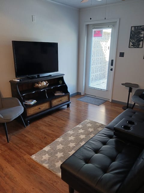 Cozy 2 bed, 1 bath apartment