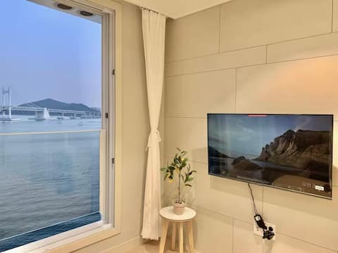 *Legal accommodation*#Maximum 4 people#Free parking#Ocean view#Gwangandaegyo Bridge#Gwangalli#Mister