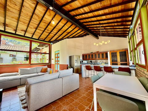 Popular Airbnb listing: Historic Colonial Casa - Walkable in Jericó