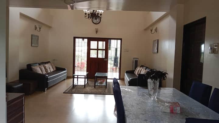 Blue Door Homes Mahableshwar Best Villa - Mahabaleshwar