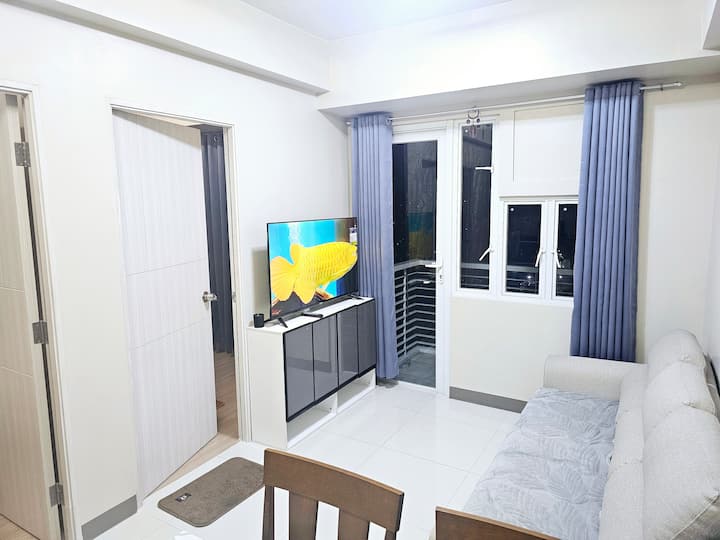 Suntrust Solana 
2 Br 4 Beds | Sm Manila | Wifi - Manila