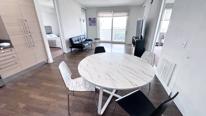 Modern Central La Condo | 2br, 2ba | New Listing - Los Angeles, CA