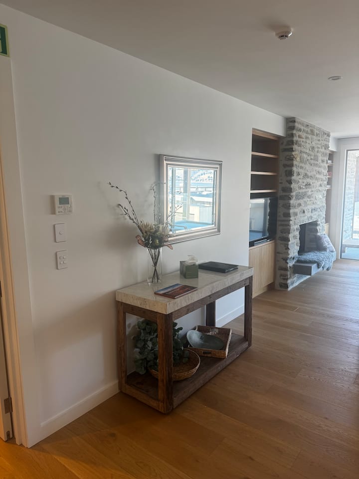 Lakeside Luxury 1 Bdrm 2 Bathrm! - Wanaka