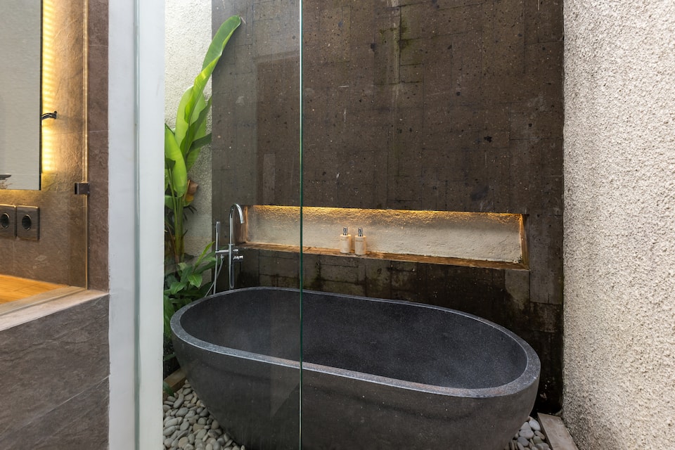 Villa Coconut, a glass villa in the Ubud jungle, Ubud, Bali, Indonesia, photo 9 of 10