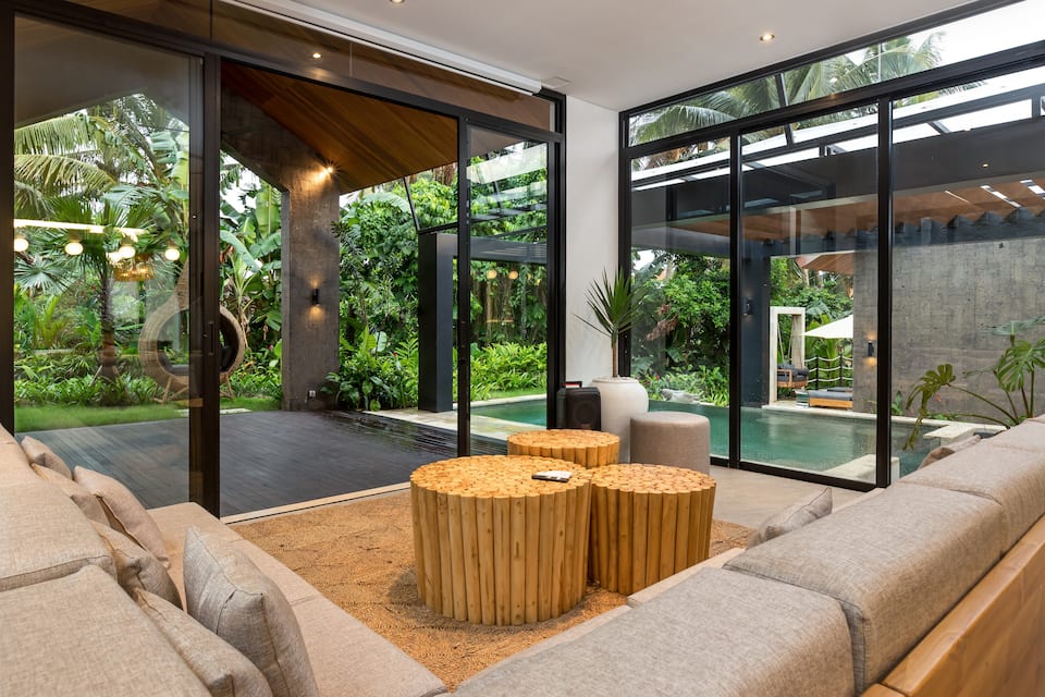 Villa Coconut, a glass villa in the Ubud jungle, Ubud, Bali, Indonesia, photo 3 of 10