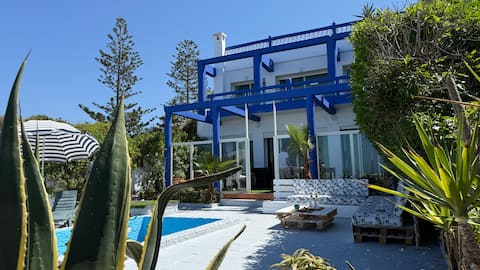 Villa with pool and beach access