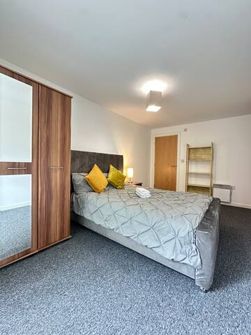 2-Bed Ensuite + Balcony & Free Secure Parking gallery image 2