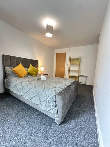 2-Bed Ensuite + Balcony & Free Secure Parking gallery image 4