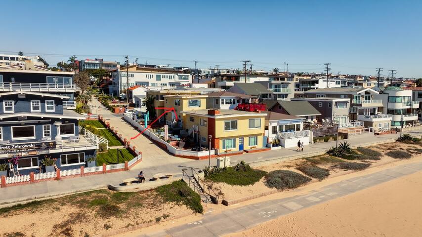 Oceanfront Gem | Steps to Sand + Parking gallery image 4