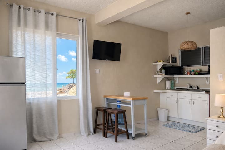 Beachside Studio Ocean View AC in Caye Caulker