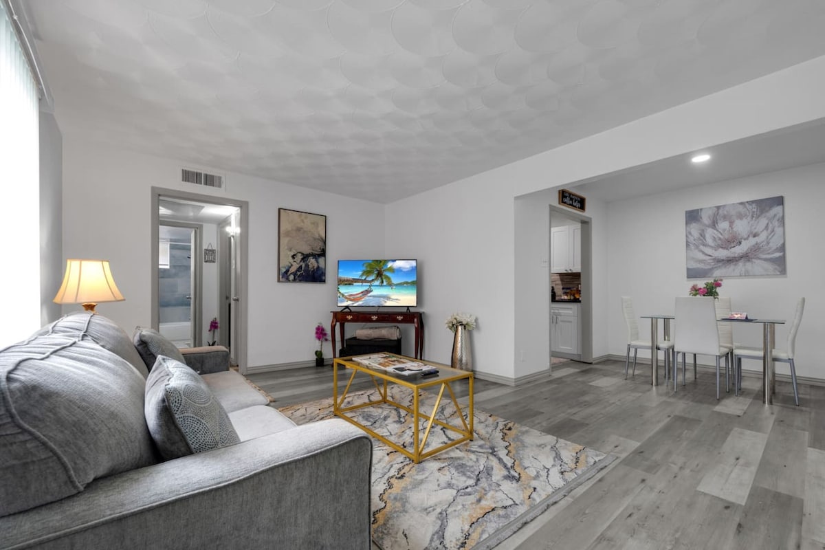 Top Airbnb: Modern 1BR Retreat | Walkable East Dallas Spot in Junius Heights