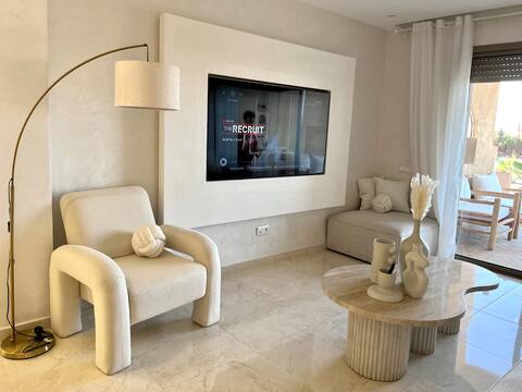Top Airbnb: New Apartment- Elegant 2 bedrooms near Menara Mall in Méchouar Kasba