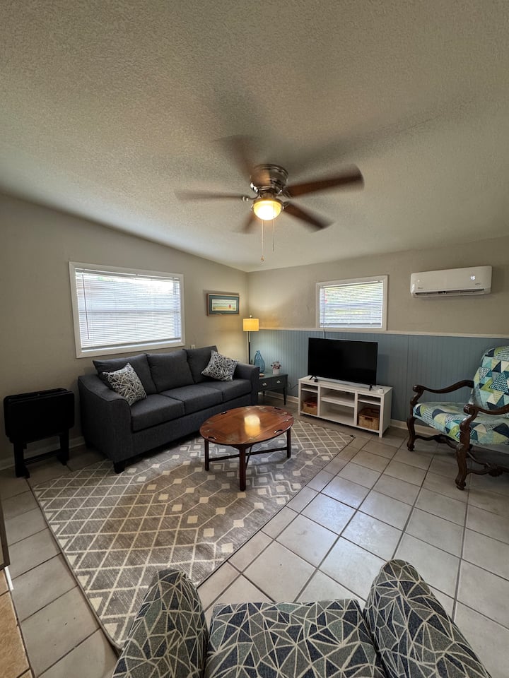Cozy 2 Bed, 1 Bath Home With Fenced Yard - Gainesville