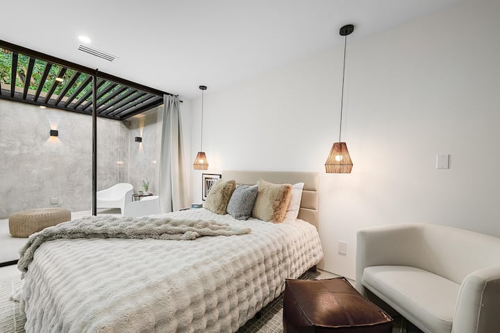 TÉLÉVISION CONNECTÉE DANS LA CHAMBRE