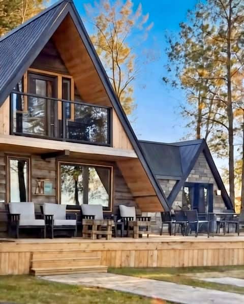 The Lazy Loon:Lakefront A-Frame with Hot tub/Sauna