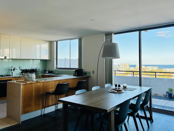 Cbd Penthouse Retreat - Stunning City & Ocean View - Wollongong
