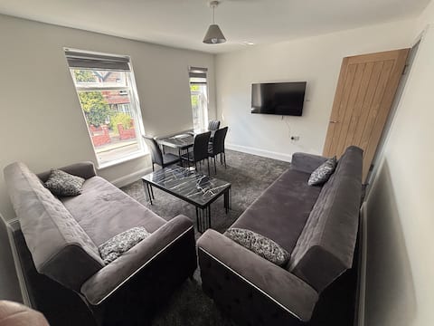 Cosy South Manchester Stay | Airport • Didsbury