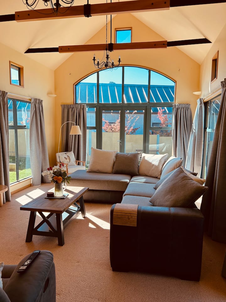Recharge On The Reserve (4 Bedroom) - Cromwell