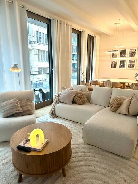 Popular Airbnb listing: Luxury Loft in the Heart of Hamburg in Altstadt