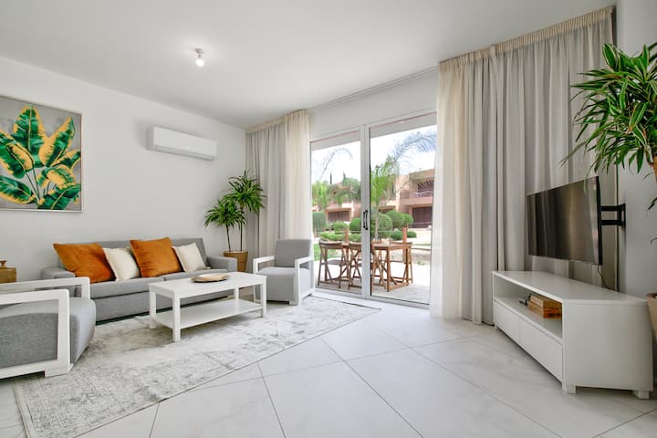 Moderne-villa-vue Sur Jardin-salle De Bain Privée - Pafos