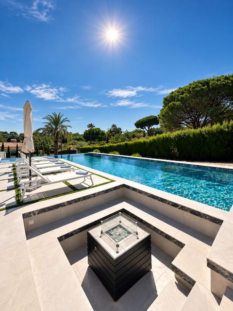 Top-earning Airbnb listing in Quarteira, 4 bedrooms