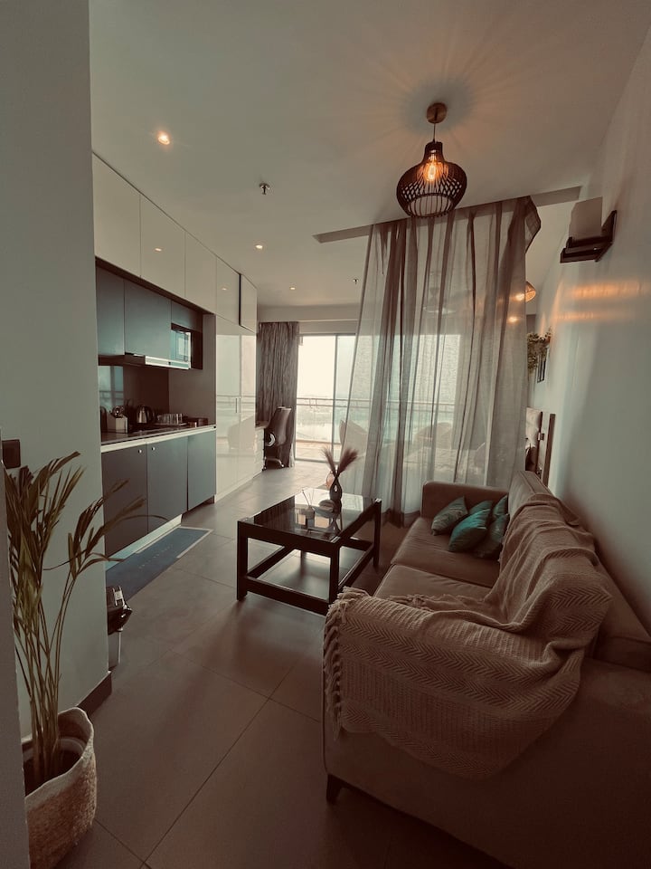 The Heaven Stays | Suite With River And City Views - Noida