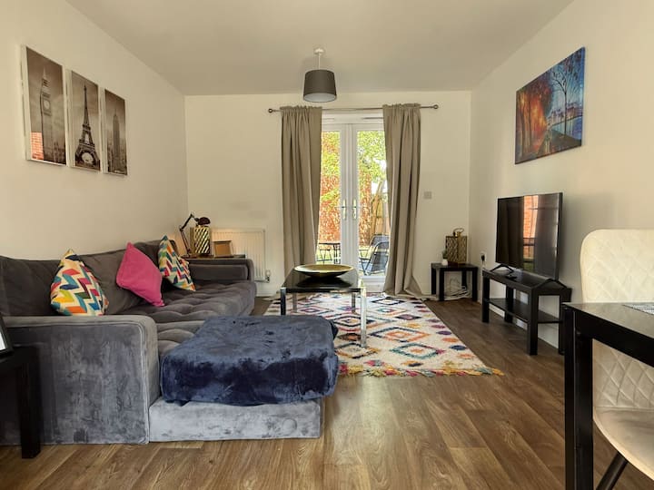 Elegant 4br Home | Sleeps 8 | Wi-fi & Parking - Leicester