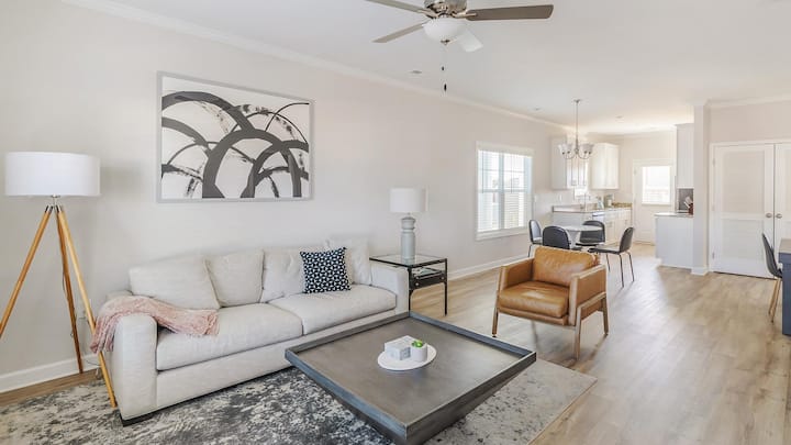 Landing | Beautiful 2bd, Clubhouse, Pool - 헌츠빌