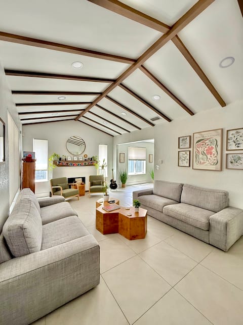 Top Airbnb: Family 4BR Home | Central Miami | Beach & Parks in Shenandoah South