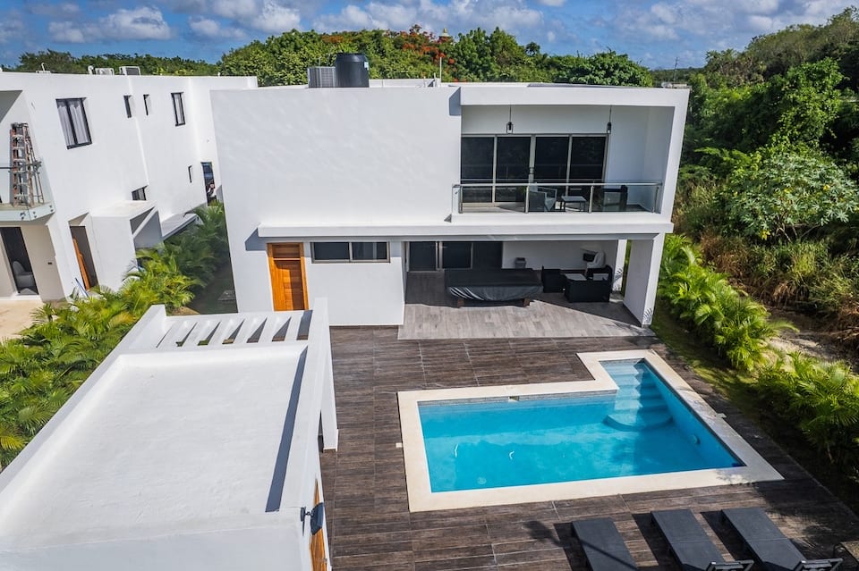Top-earning Airbnb listing in San Pedro de Macorís, 5 bedrooms