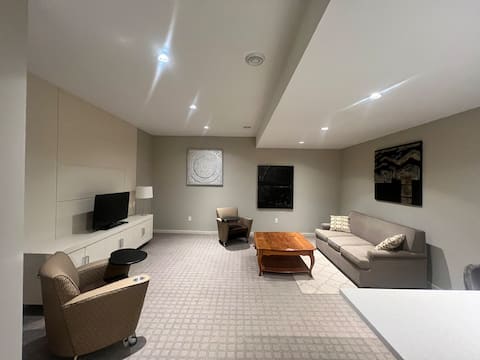 Successful Airbnb property: Vibrant Bridgeland, Cozy 1 bedroom basement suite in Bridgeland/Riverside