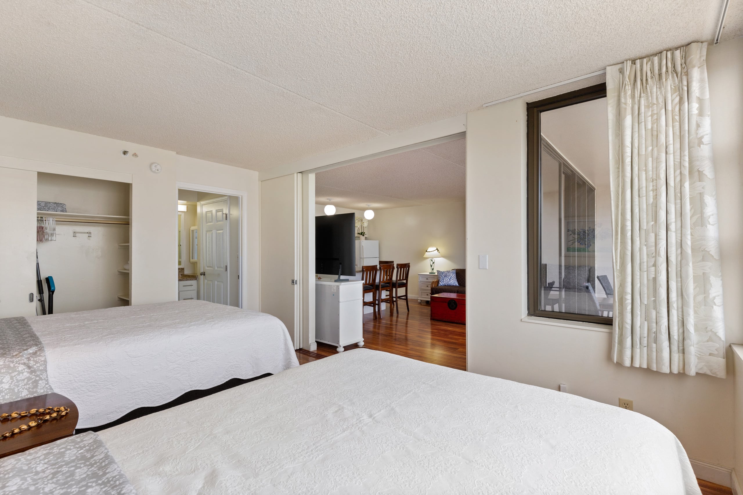 Condo in Honolulu · ★4.73 · 1 bedroom · 2 beds · 1 private bath - Image 10