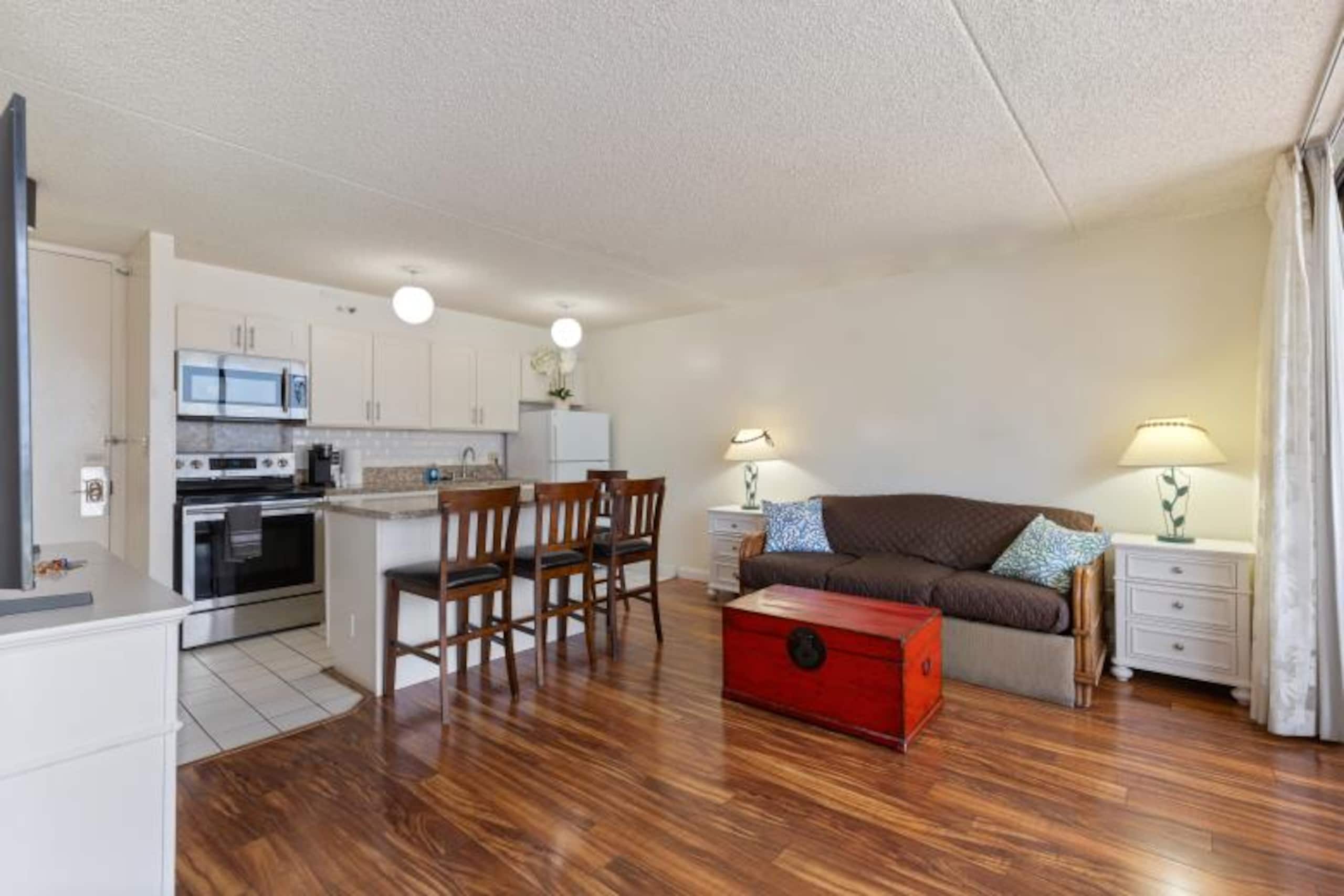Condo in Honolulu · ★4.73 · 1 bedroom · 2 beds · 1 private bath - Image 2
