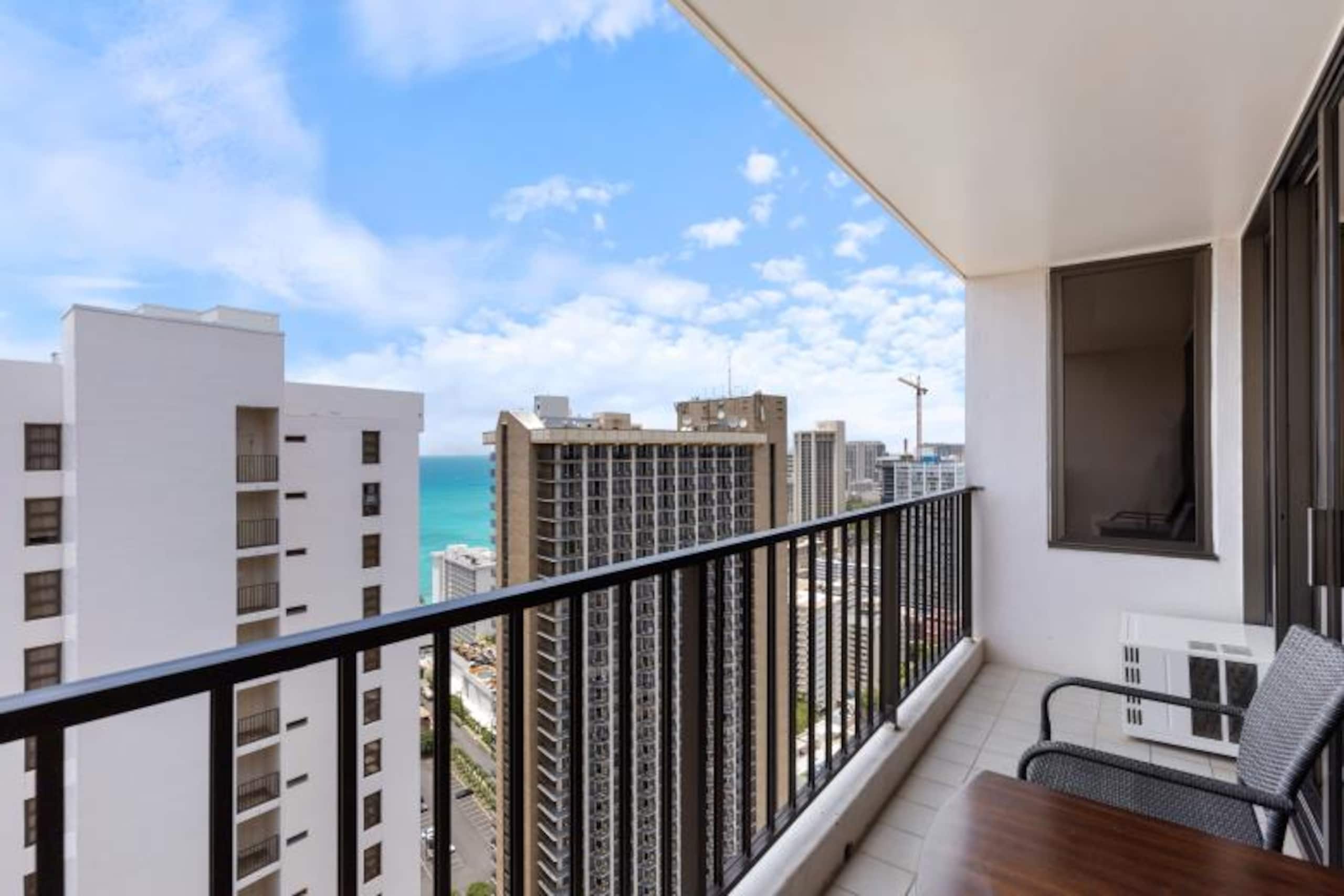 Condo in Honolulu · ★4.73 · 1 bedroom · 2 beds · 1 private bath - Image 14
