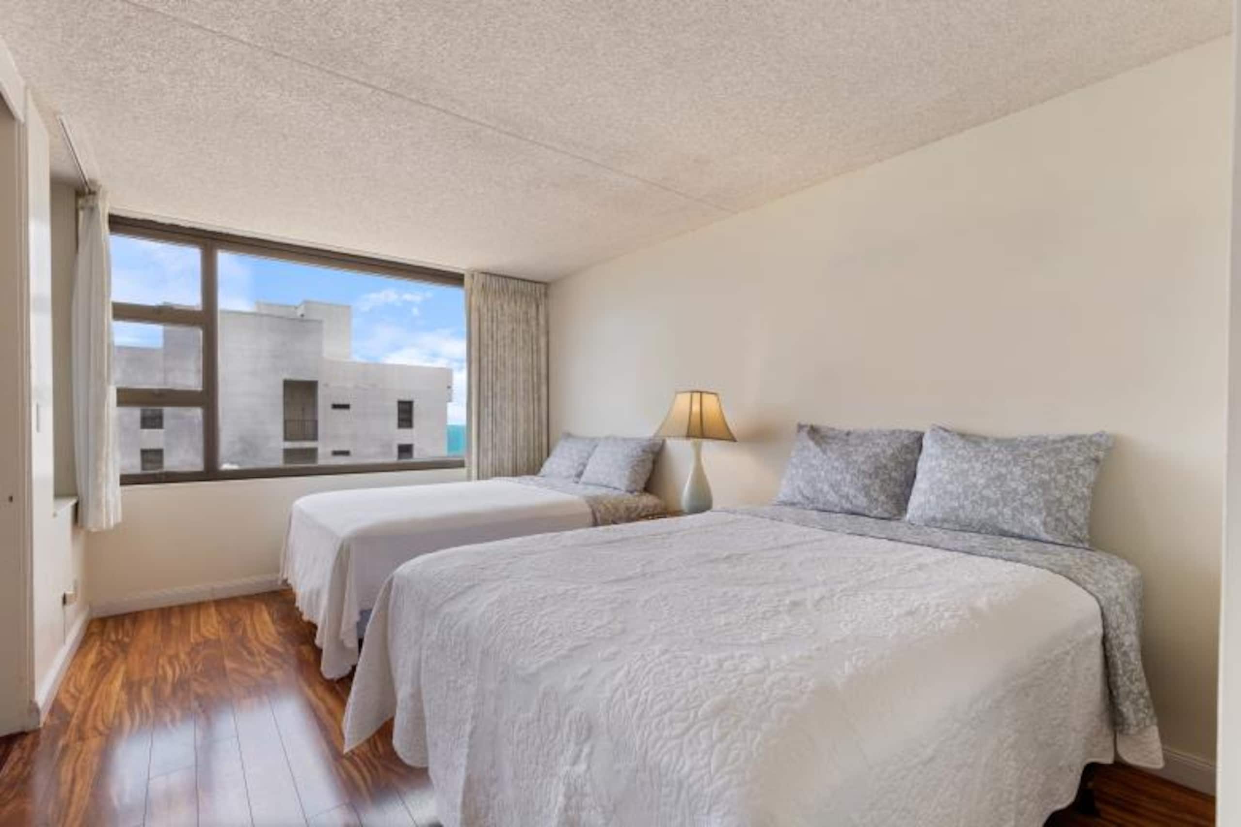 Condo in Honolulu · ★4.73 · 1 bedroom · 2 beds · 1 private bath - Image 9