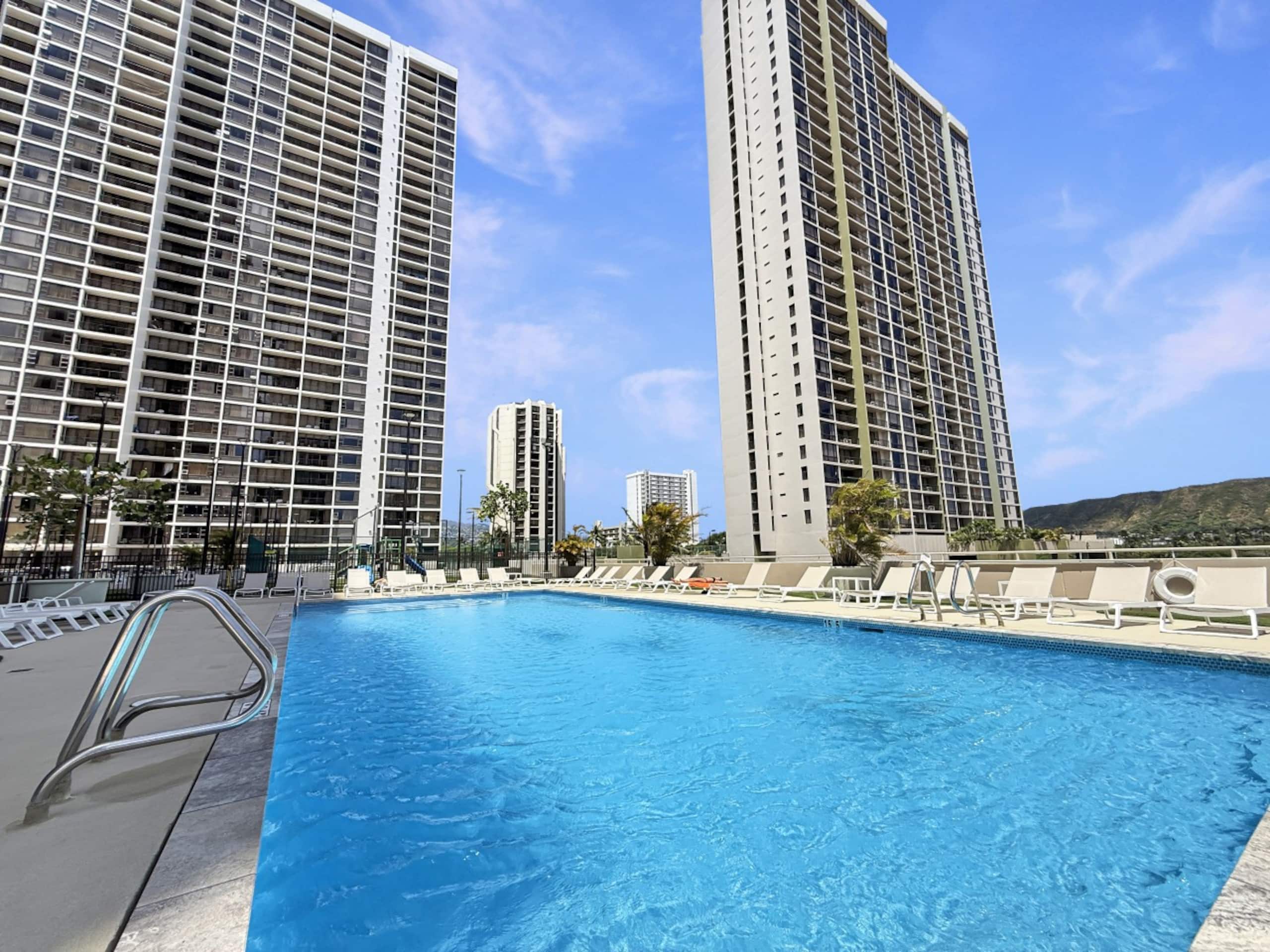 Condo in Honolulu · ★4.73 · 1 bedroom · 2 beds · 1 private bath - Image 31