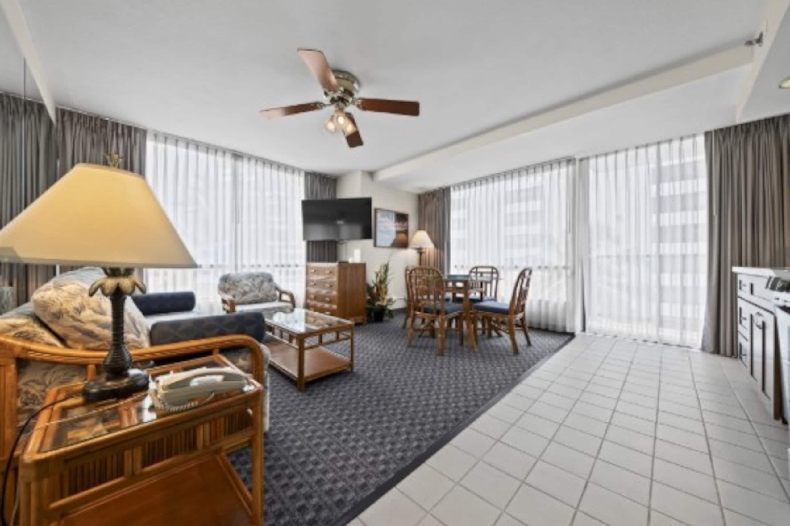 1-bedroom Koa suite at Waikiki Beach. - Photo 2