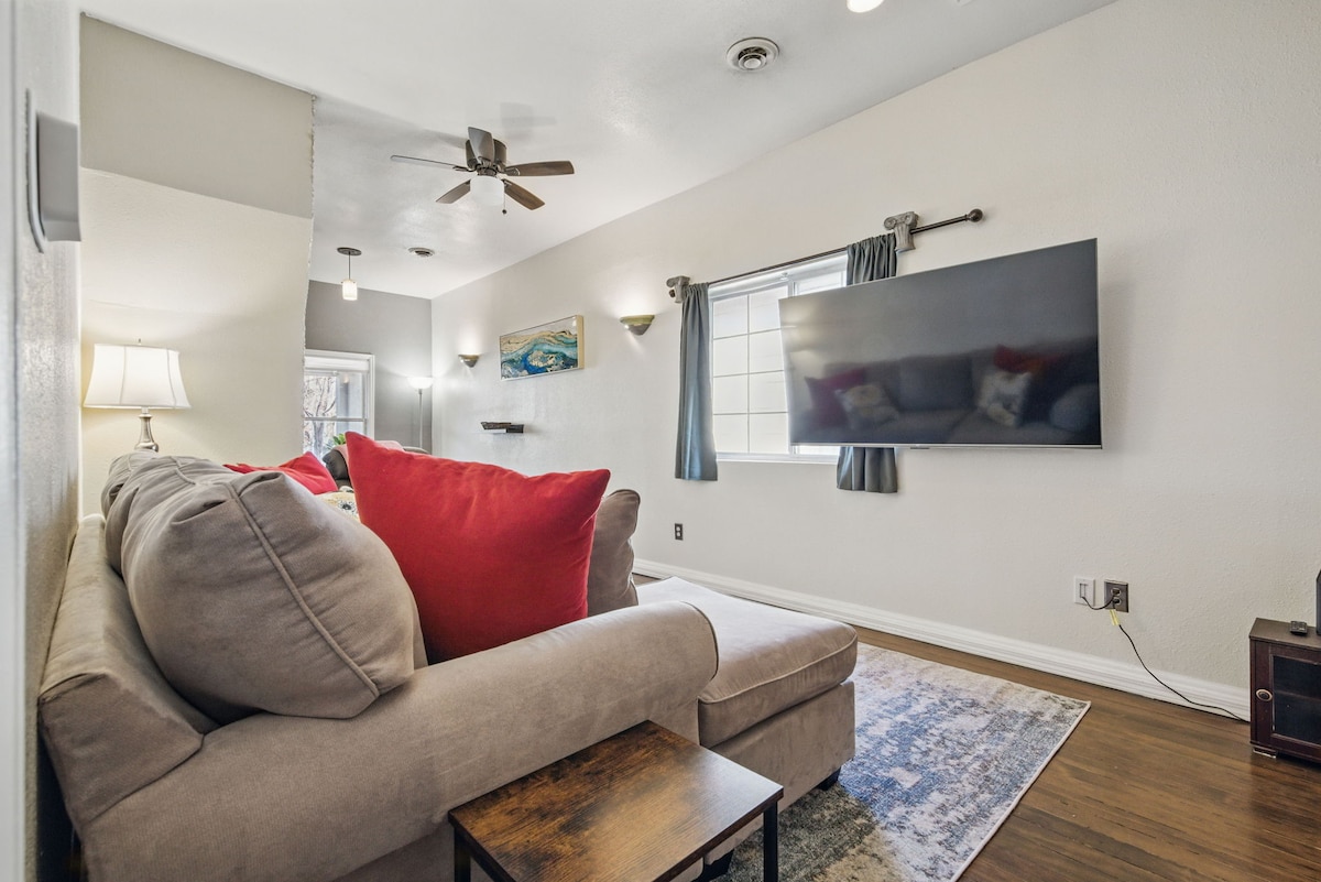 Successful Airbnb property: Oasis in the City/GREAT Location! in Lincoln Park
