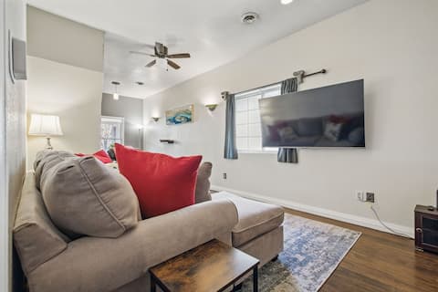 Successful Airbnb property: Oasis in the City/GREAT Location! in Lincoln Park