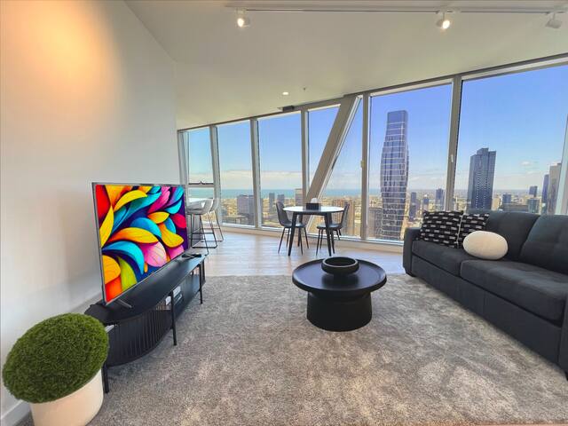 2B2B Luxury Stay with Panoramic Skyline Views