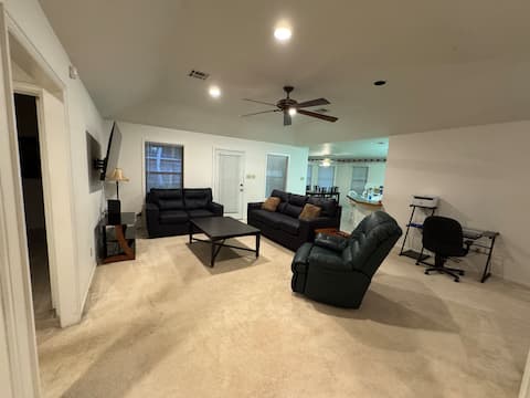 Successful Airbnb property: Country getaway near IAH airport in Kingwood Area