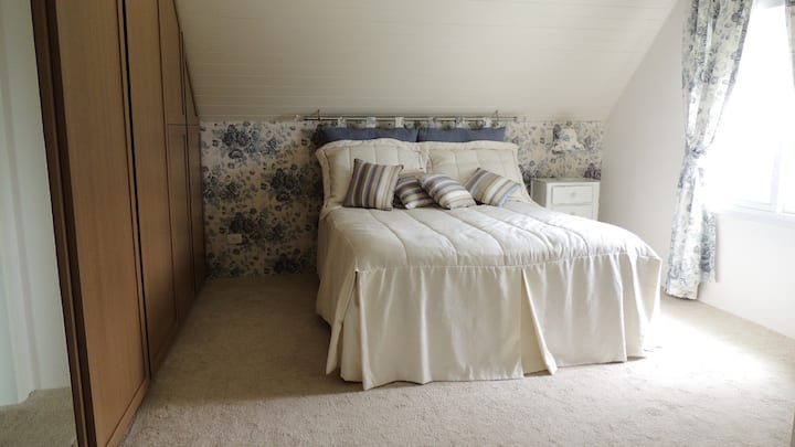 kabati kubwa la nguo 