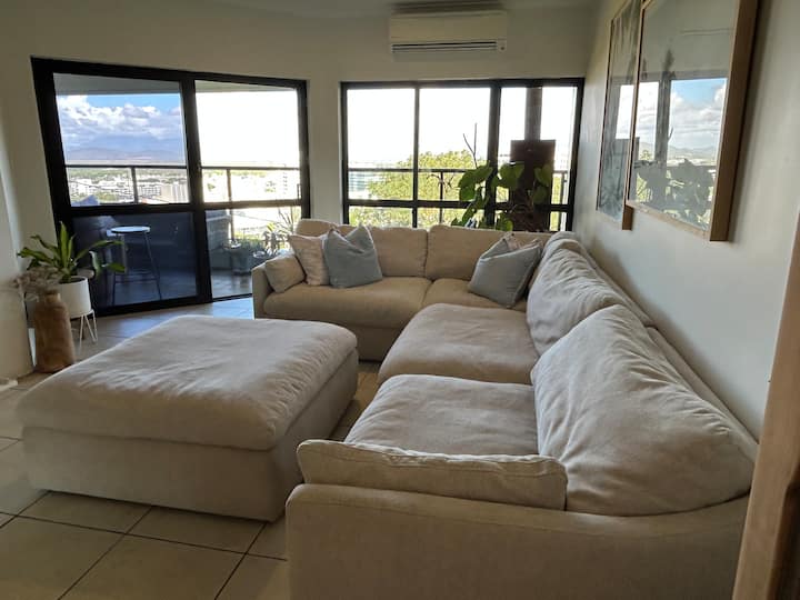 Two Bedroom Apartment With Stunning Views - Townsville