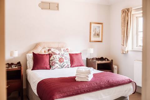 Successful Airbnb property: Double Room with En-suite - Housekeepers Annexe 3 in Heswall