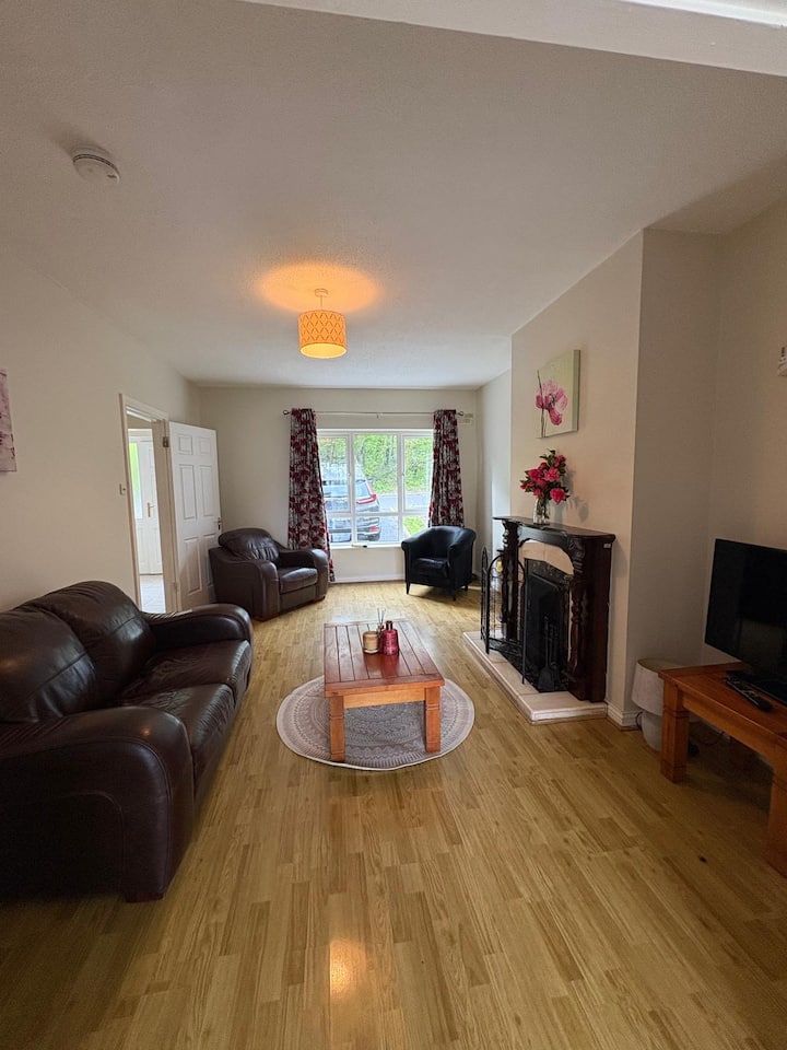 Spacious 4 Bed, Great Location - Galway