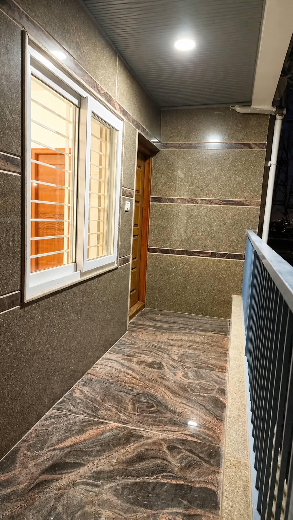 Exterior image 2